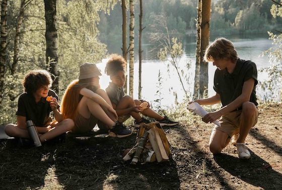 Bezpieczne wakacje dziecka. Na co zwrócić uwagę, wysyłając dziecko na kolonię lub obóz letni?