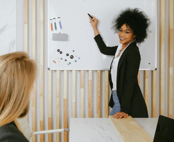 Jak kobiety mogą przełamać finansowe bariery i zacząć inwestować