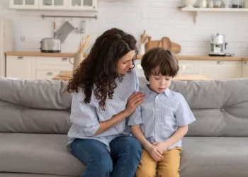 Nie mów „bo tak” Jak rozmawiać z dziećmi, by słuchały, a nie walczyły