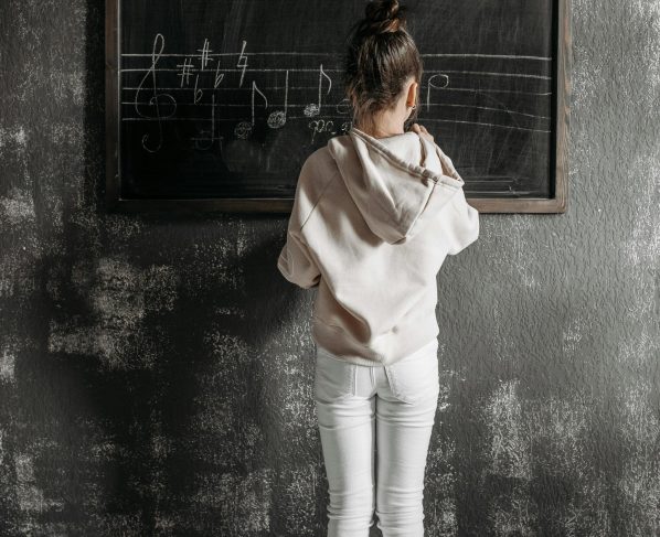 fundacja-rowna-pomoc-w-edukacji-mathwise-uruchamia-ogolnopolski-program-bezplatnego-dostepu-do-kursow-dla-uczniow-zagrozonych-wykluczeniem-edukacyjnym