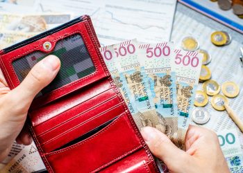 Ile włożyć do komunijnej koperty? Polacy coraz częściej stawiają na umiar
