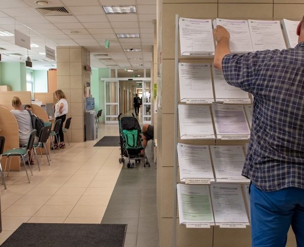 Polacy wciąż chętnie zakładają jednoosobowe firmy. W 2025 roku powstało ich prawie 289 tys.