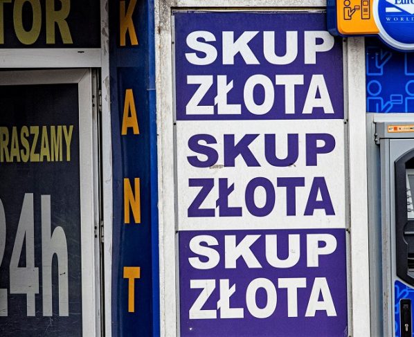 Wojna na Bliskim Wschodzie zwiększa zainteresowanie złotem. Polacy coraz częściej traktują je jako bezpieczną inwestycję