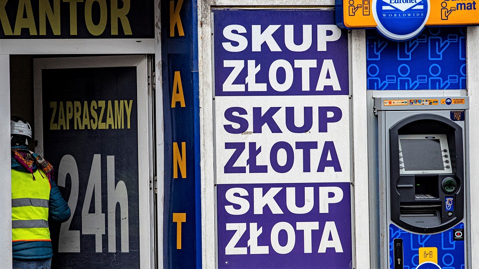 Wojna na Bliskim Wschodzie zwiększa zainteresowanie złotem. Polacy coraz częściej traktują je jako bezpieczną inwestycję