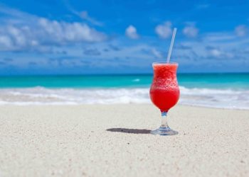 Najdroższy drink na wakacjach? Ten kupiony przez… niekorzystne przewalutowanie - polishmagazine.com.pl najdrozszy-drink-na-wakacjach-ten-kupiony-przez-niekorzystne-przewalutowanie