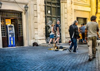 Portfel też potrzebuje wakacyjnej opieki. Jak przygotować finanse przed urlopem i uniknąć kosztownych błędów? - polishmagazine.com.pl portfel-tez-potrzebuje-wakacyjnej-opieki-jak-przygotowac-finanse-przed-urlopem-i-uniknac-kosztownych-bledow