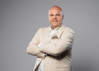 Pracownicy rezygnują przez brak relacji, nie brak benefitów. Jak zbudować silny zespół na lata?