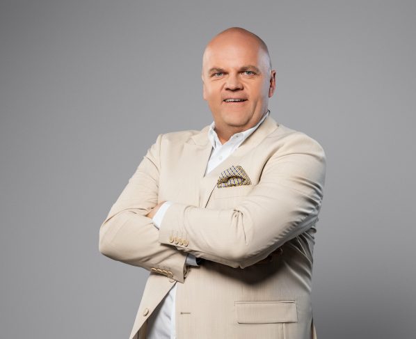 Pracownicy rezygnują przez brak relacji, nie brak benefitów. Jak zbudować silny zespół na lata?