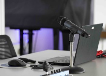 podcast-zamiast-szkolenia-przedsiebiorcy-coraz-czesciej-ucza-sie-sluchajac-historii-innych-ludzi
